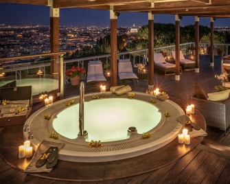 Rome Cavalieri, A Wald...